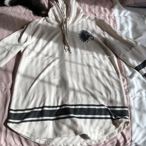 Men’s thin cream colored sweatshirt